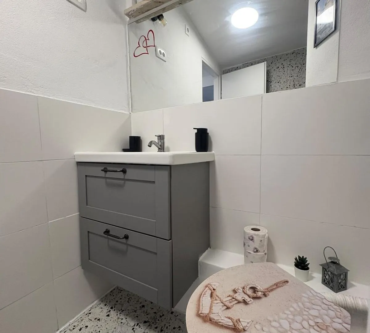 Mint Apartment 3 زادار